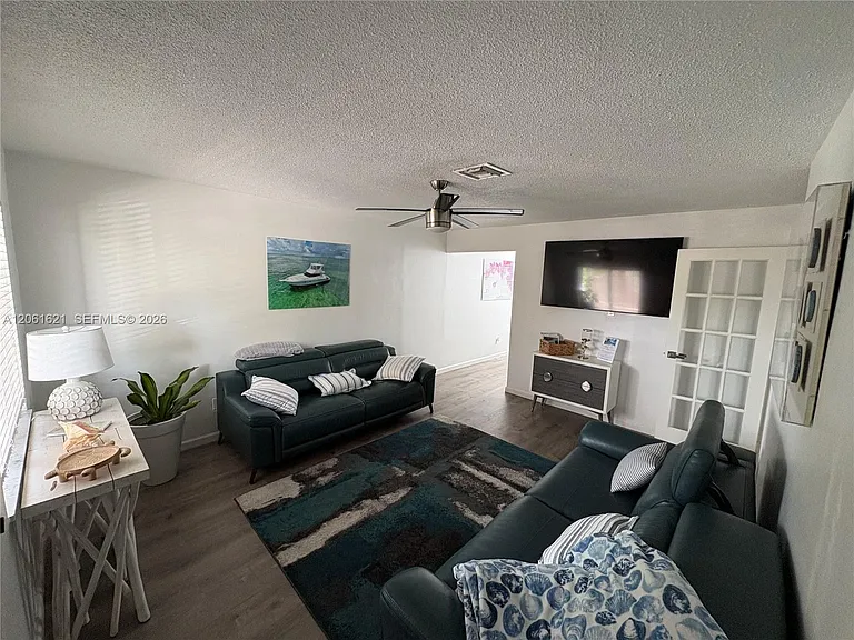 191 NW 17th Ave #3 — Photo 3