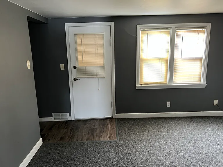 Evergreen St — Photo 26