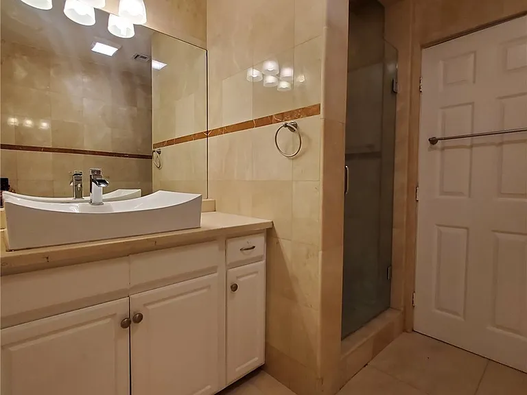 7121 Jumilla Ave — Photo 29