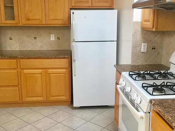 5th image of 8 Forest View Dr #A