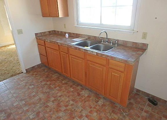 2nd image of 718 Nowlin Ave