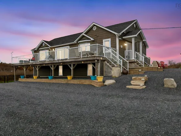 21 Leo Ln, Halifax, NS B3T 0B7