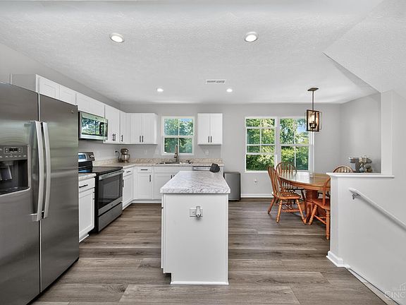 4th image of 3412 Grovewood Dr