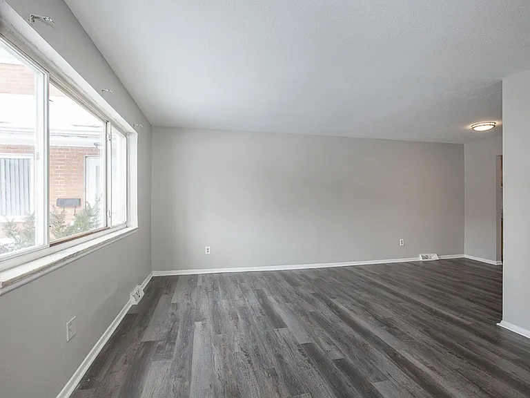 23755 Banbury Cir #10 — Photo 8