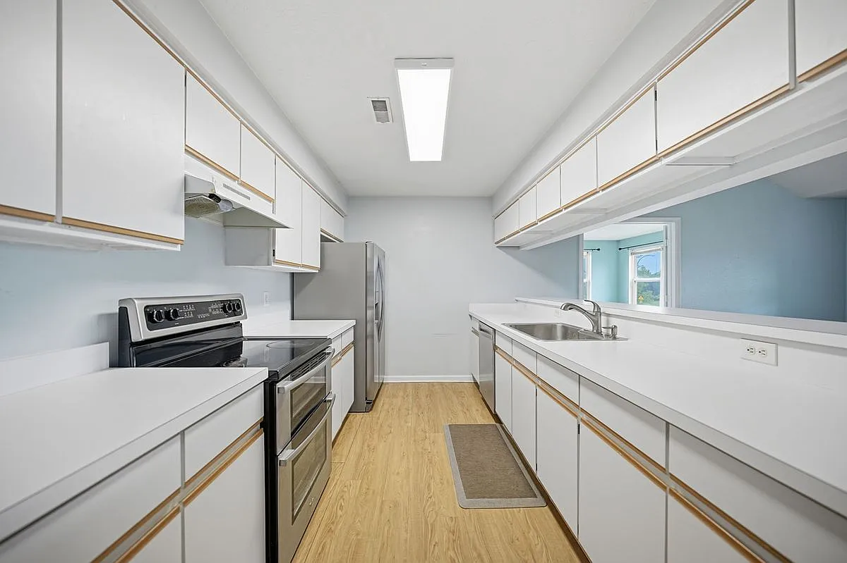 2 bed, 2.0 bath, 1376 sqft, $2,000 — Photo 2