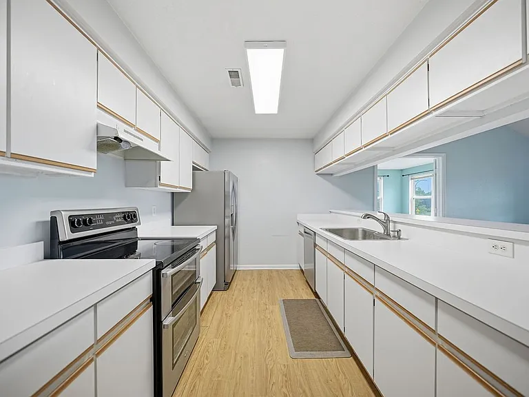 1474 Millbrook Trl — Photo 2
