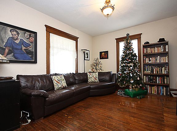 4th image of 1028 W Galena Blvd