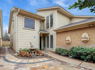 8018 W Oakwood Ct, Houston, TX 77040