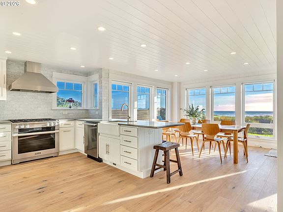 3rd image of 393 Beach St