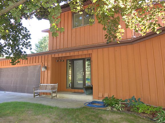 Front entrance at N61st St.