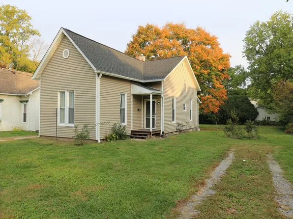 612 1/2 E Pike St, Crawfordsville, IN 47933