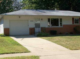 1222 Gettysburg Dr, Bloomington, IL 61704