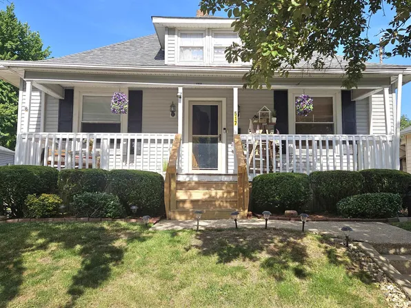 517 Baxter Ct, Canton, IL 61520