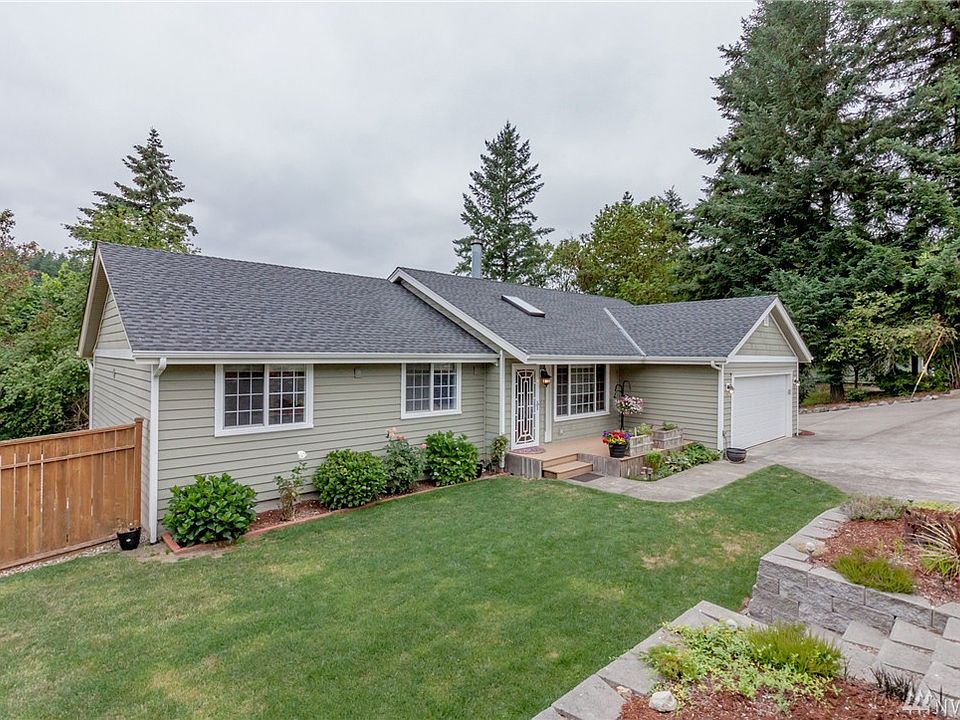 1st image of 13414 Emerald Dr NW