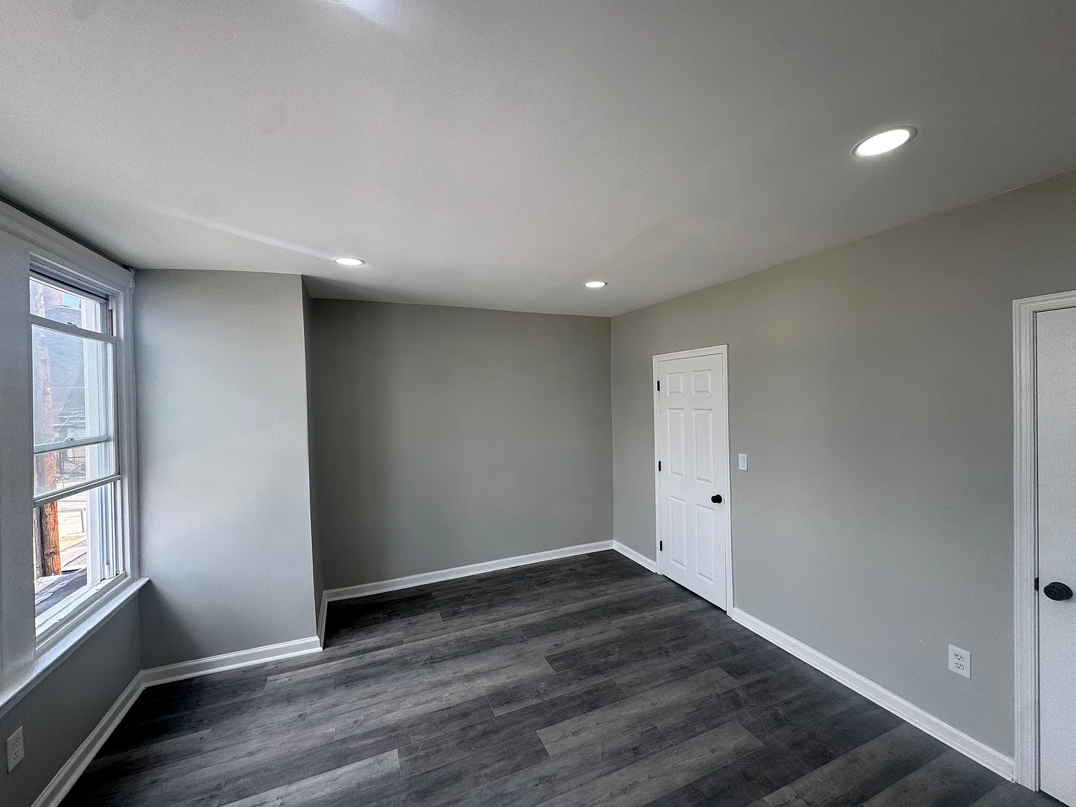 3 bed, 1.5 bath, 1200 sqft, $1,650 — Photo 3