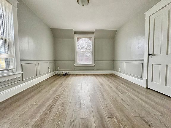 2nd image of 108 E 6th St APT 2