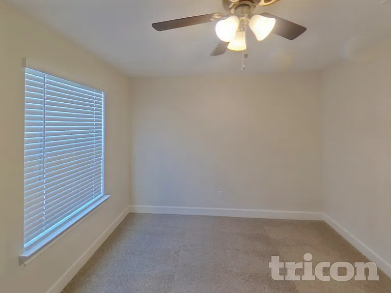 1209 Bullock Dr — Photo 11