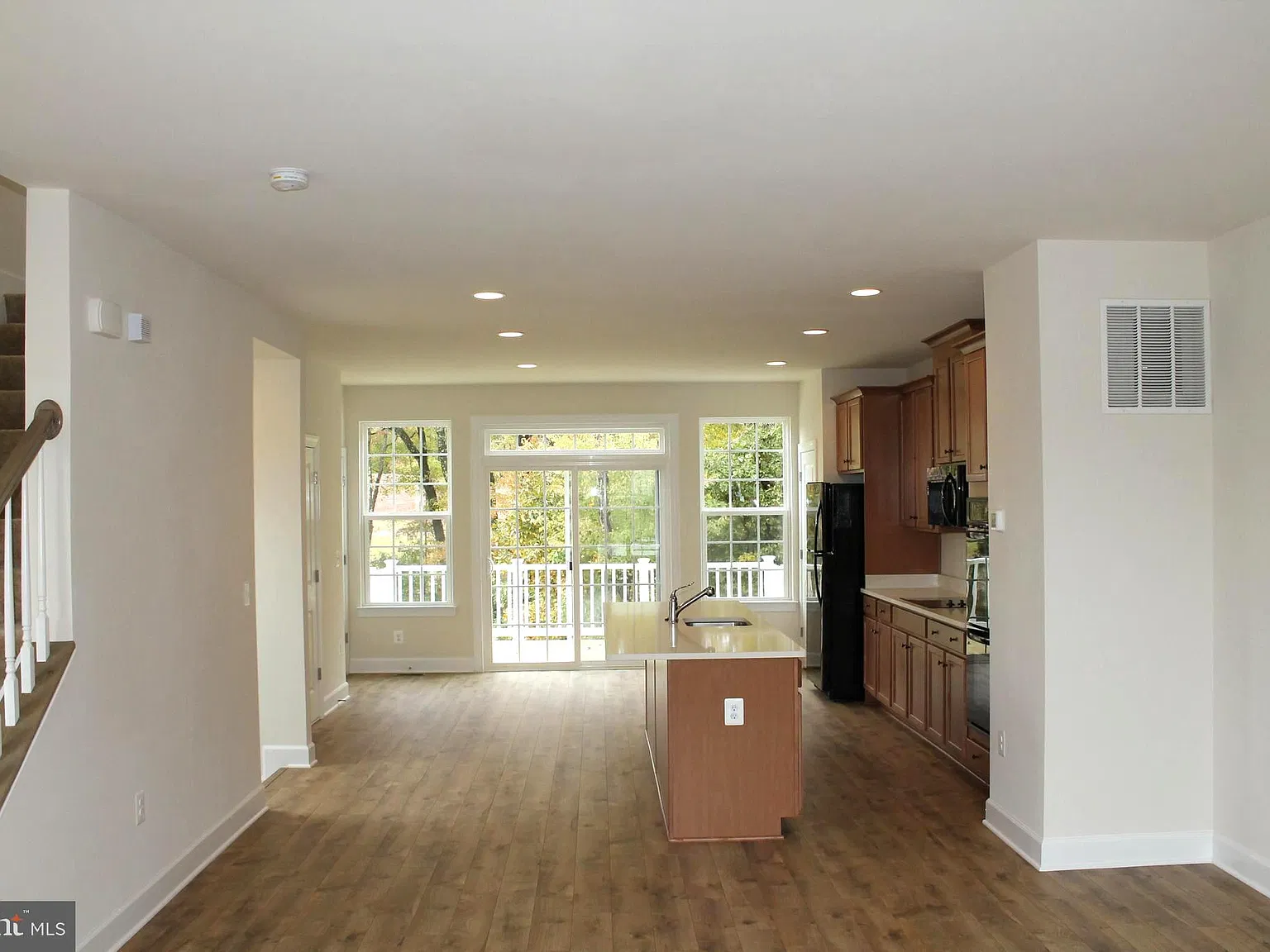 3 bed, 3.5 bath, 2334 sqft, $2,900 — Photo 4