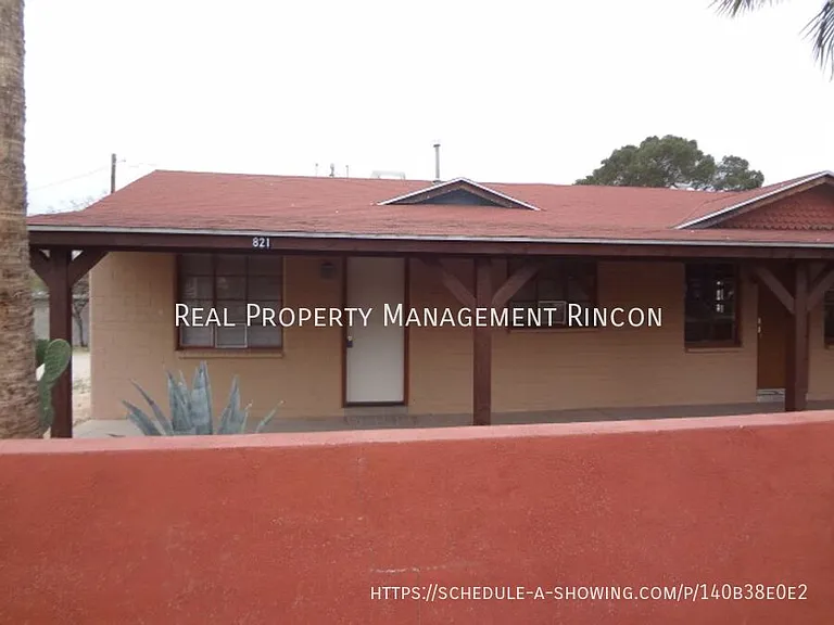 821 N Swan Rd — Photo 1