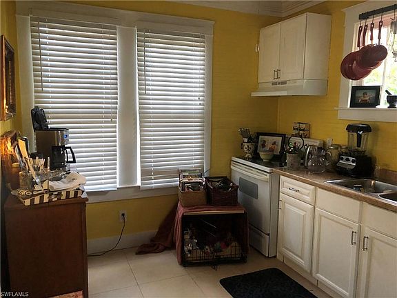3rd image of 1618 Woodford Ave