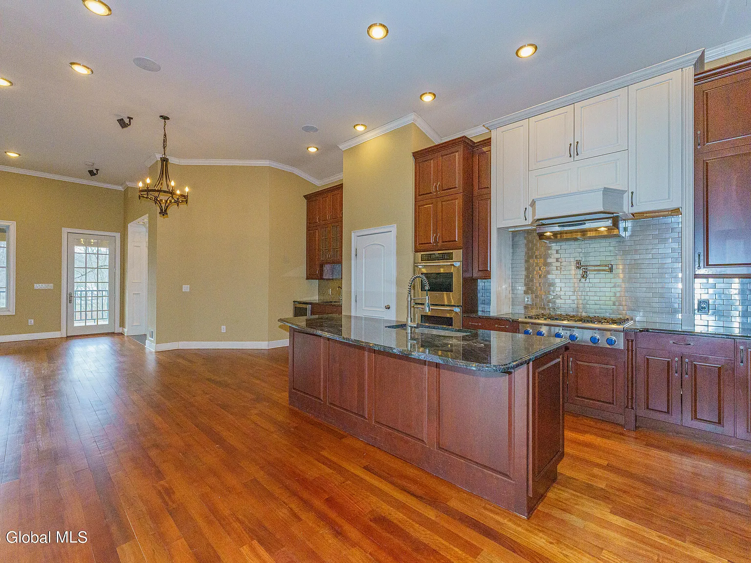 3 bed, 4.5 bath, 1239 sqft, $5,500 — Photo 4