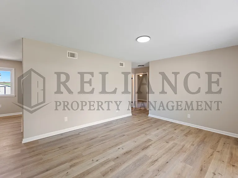 416 Alexander Dr — Photo 6