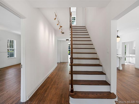 4th image of 1644 S Bayshore Dr #0