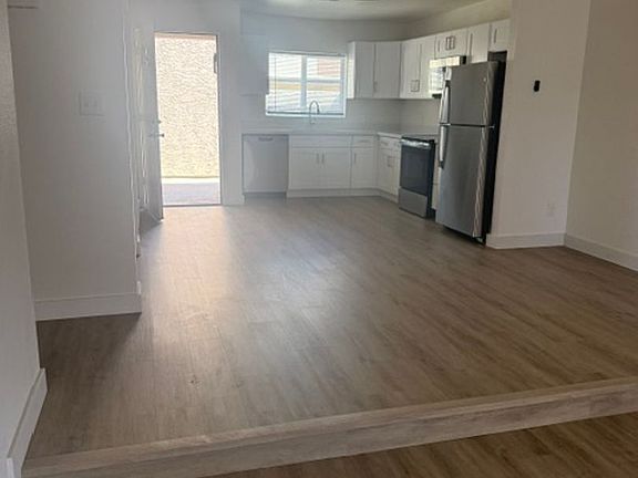 3rd image of 3034 N 24th Ln