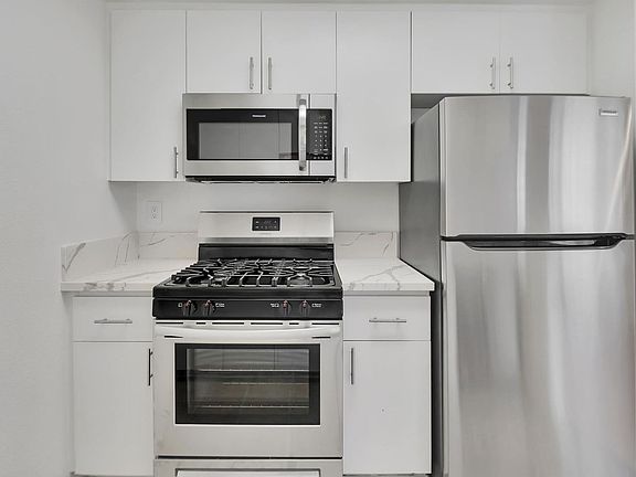5th image of 1828 Purdue Ave APT 202