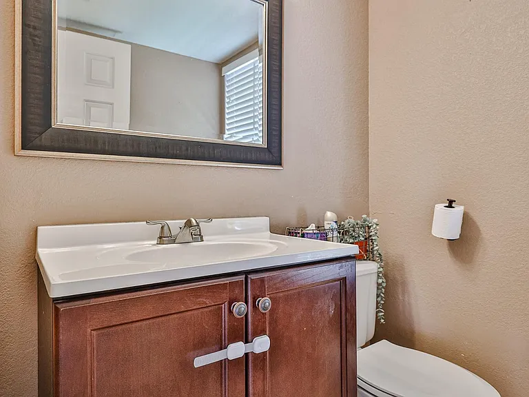 3236 E Hiddenview Dr — Photo 16