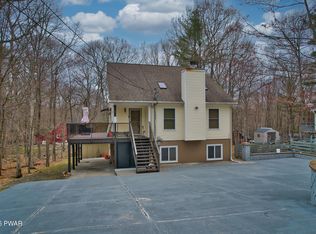 215 Wild Acres Dr, Dingmans Ferry, PA 18328