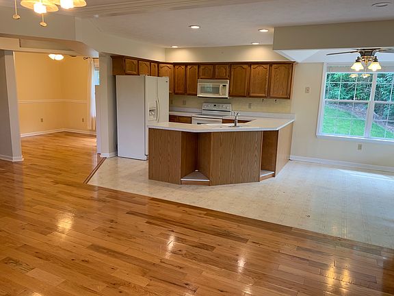 3rd image of 1115 Cedar Creek Grn