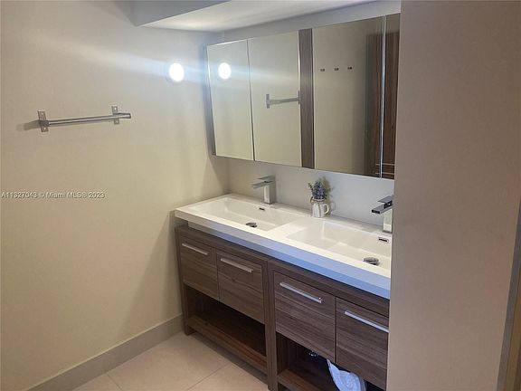 4th image of 6039 Collins Ave APT 935