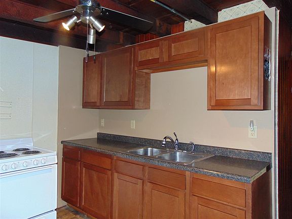 2nd image of 823 Salmon St