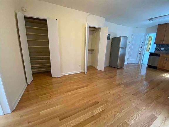 5th image of 305 E 76th St APT 5A