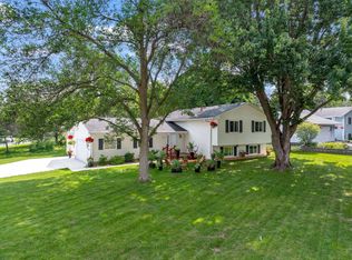 4270 Victoria St N, Shoreview, MN 55126