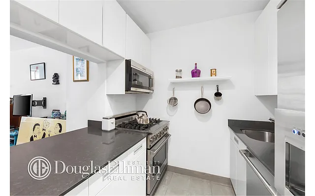 Rented by Douglas Elliman | media 14