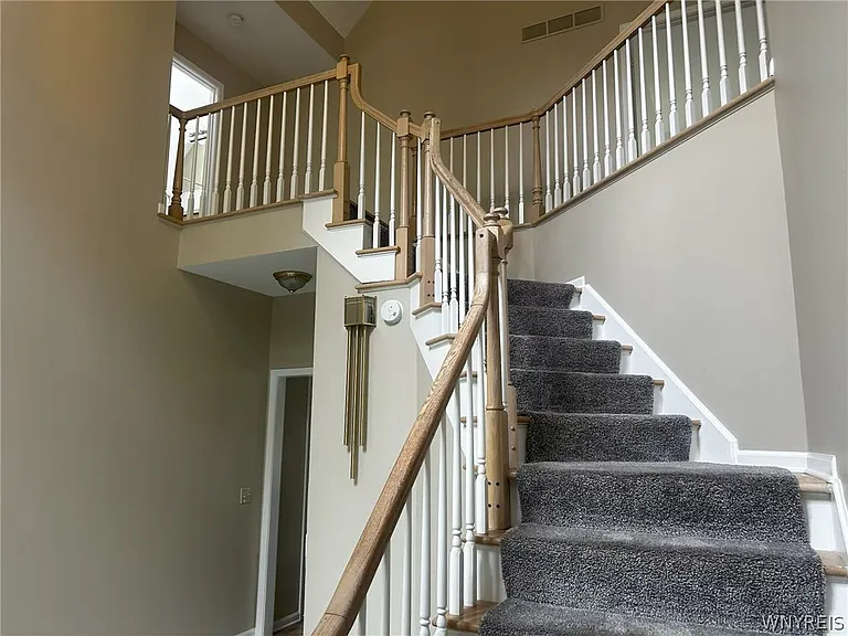 125 Hobnail Dr — Photo 2