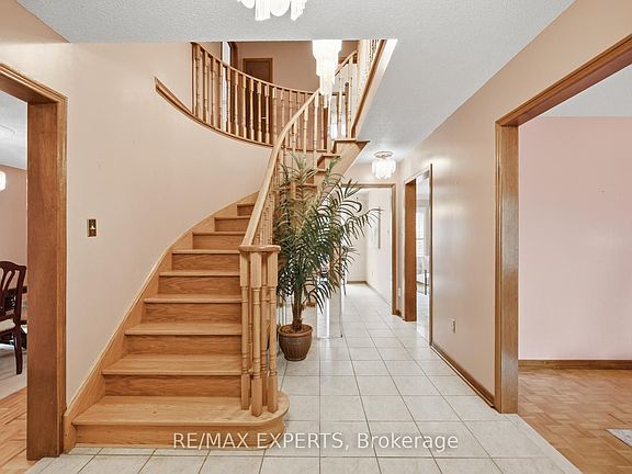 5th image of 221 Judith Ave