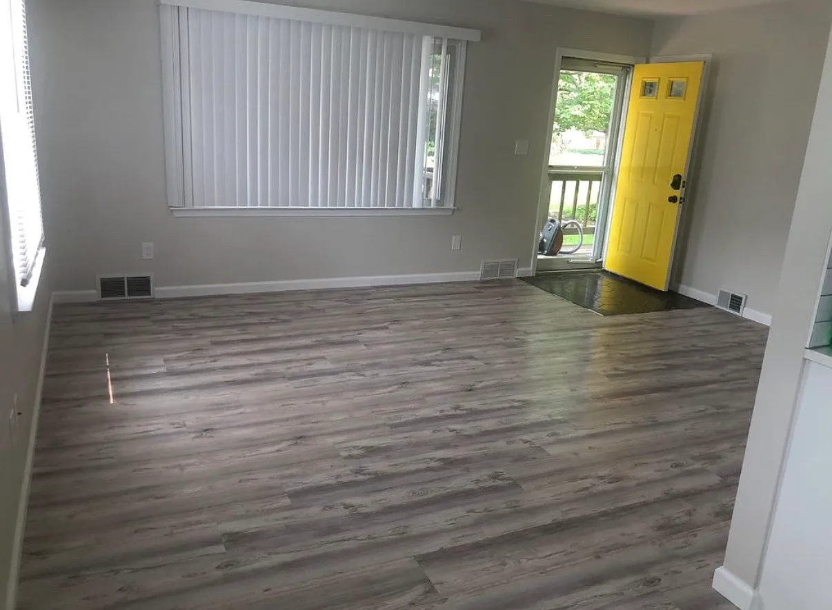 3 bed, 960 sqft, $2,100 — Photo 3
