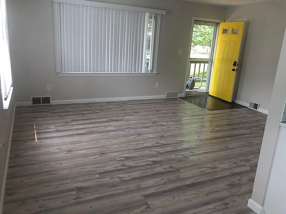 3rd image of 46568 Waco St