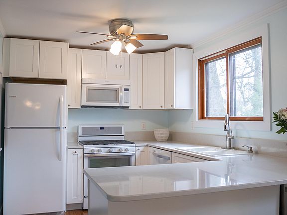 4th image of 106 S Townsend St