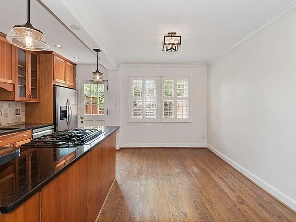 5th image of 421 E Nelson Ave