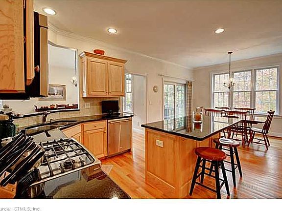 3rd image of 17 Montauk Way