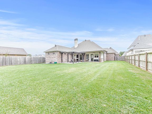 4th image of 122 Carriage Lakes Dr