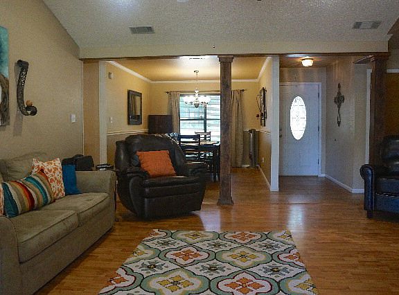 3rd image of 629 Willow Creek Cir