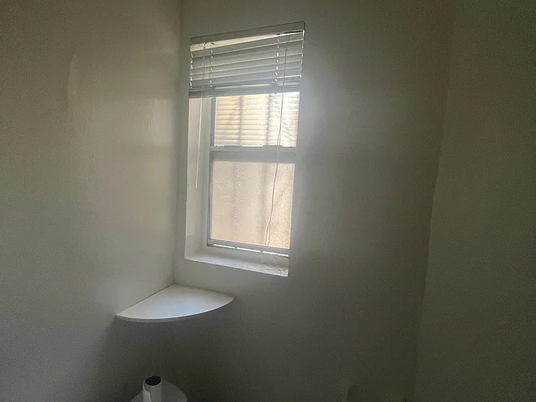 1927 Bonsallo Ave #4 — Photo 31