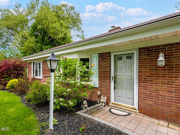 2nd image of 1100 Sacandaga Road