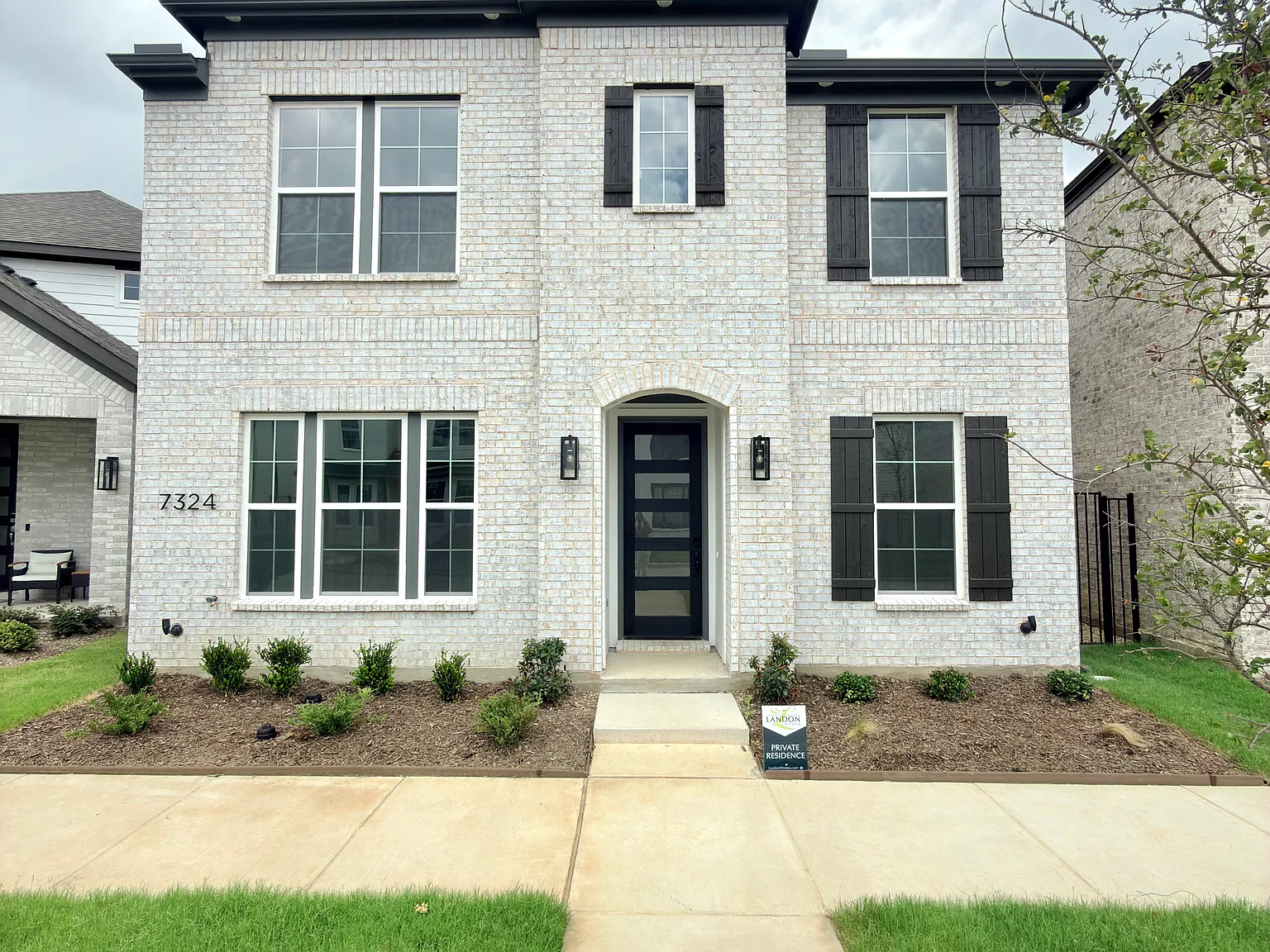 4 bed, 2512 sqft, $3,900 — Photo 2