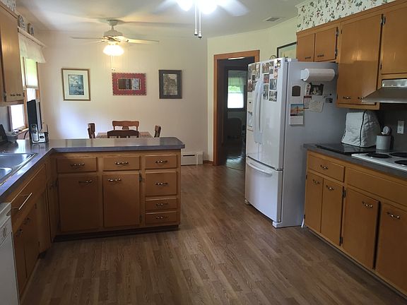 3rd image of 986 Peconic Bay Blvd